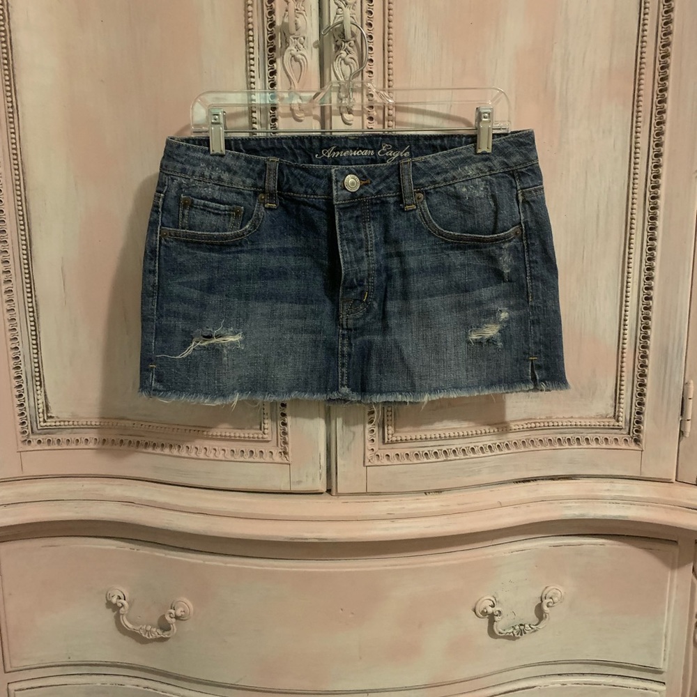 EUC AEO distressed jean skirt size 6